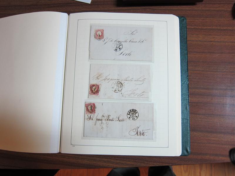 0018 (85).JPG -     Lote:    18      Marcofilia      Lotes Especiais       Descrição:         Portugal &mdash; Colecção especializada em dois álbuns com estudo especializado das marcas de duplo círculo e circulares de Lisboa, com selos de diversas emissões e cartas. Lote a ver.        Lote       Valor Base:     &euro; 1.000,00     Valor Venda:     Retirado     